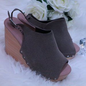 WEDGE SANDALS